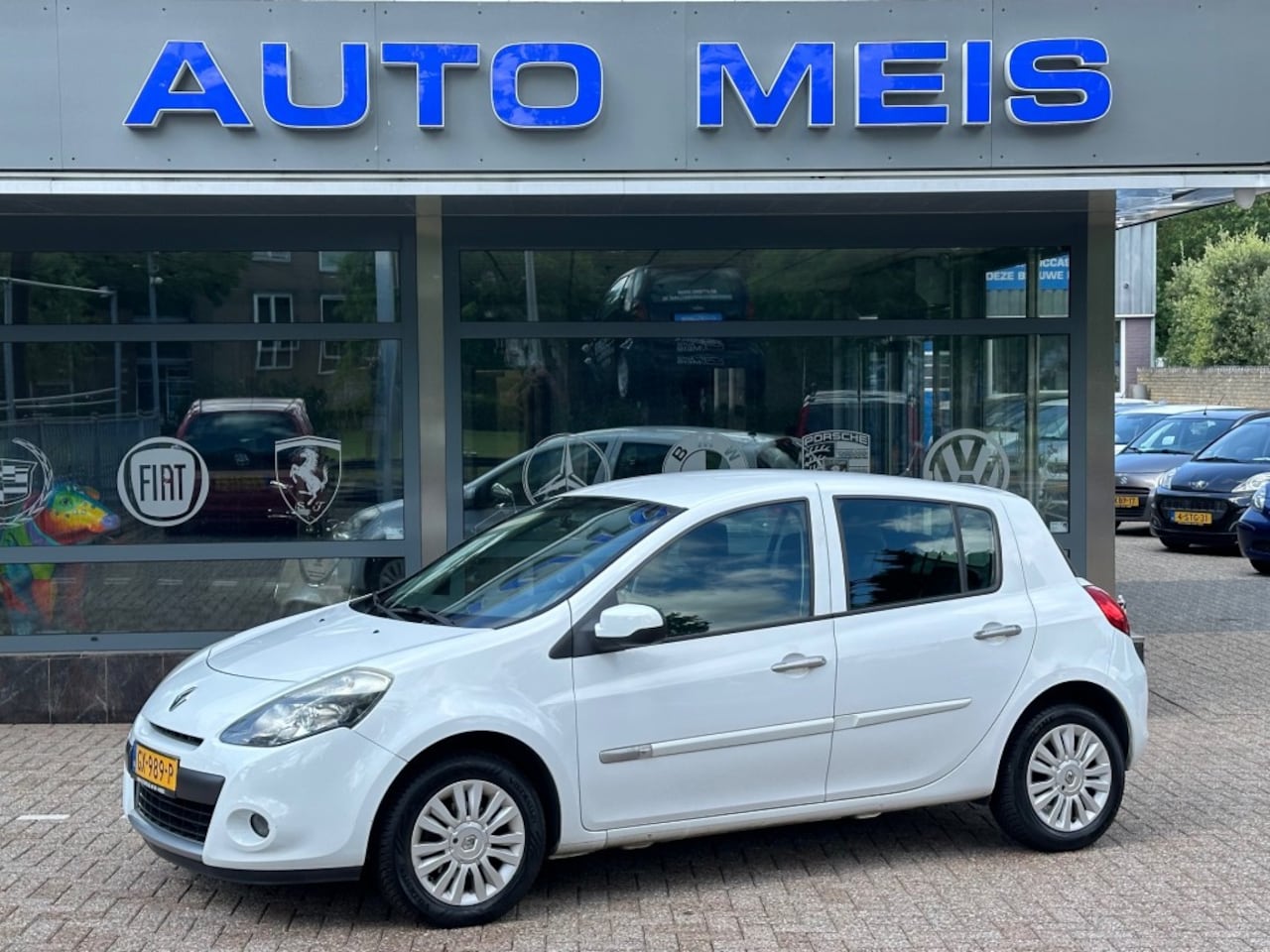 Renault Clio - 1.2 TCE Business Airco Distributieriem bij 227283 op 2023 - AutoWereld.nl