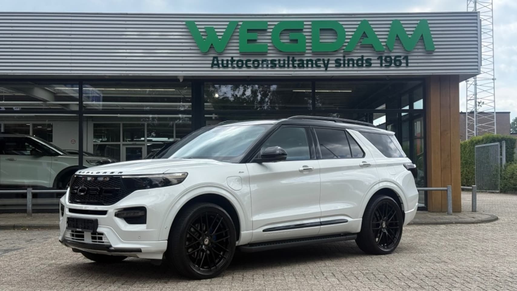 Ford Explorer - 3.0 V6 EB PHEV ST-LINE / FULL WHITE EDITION / 20inch / ZWART DAK - AutoWereld.nl