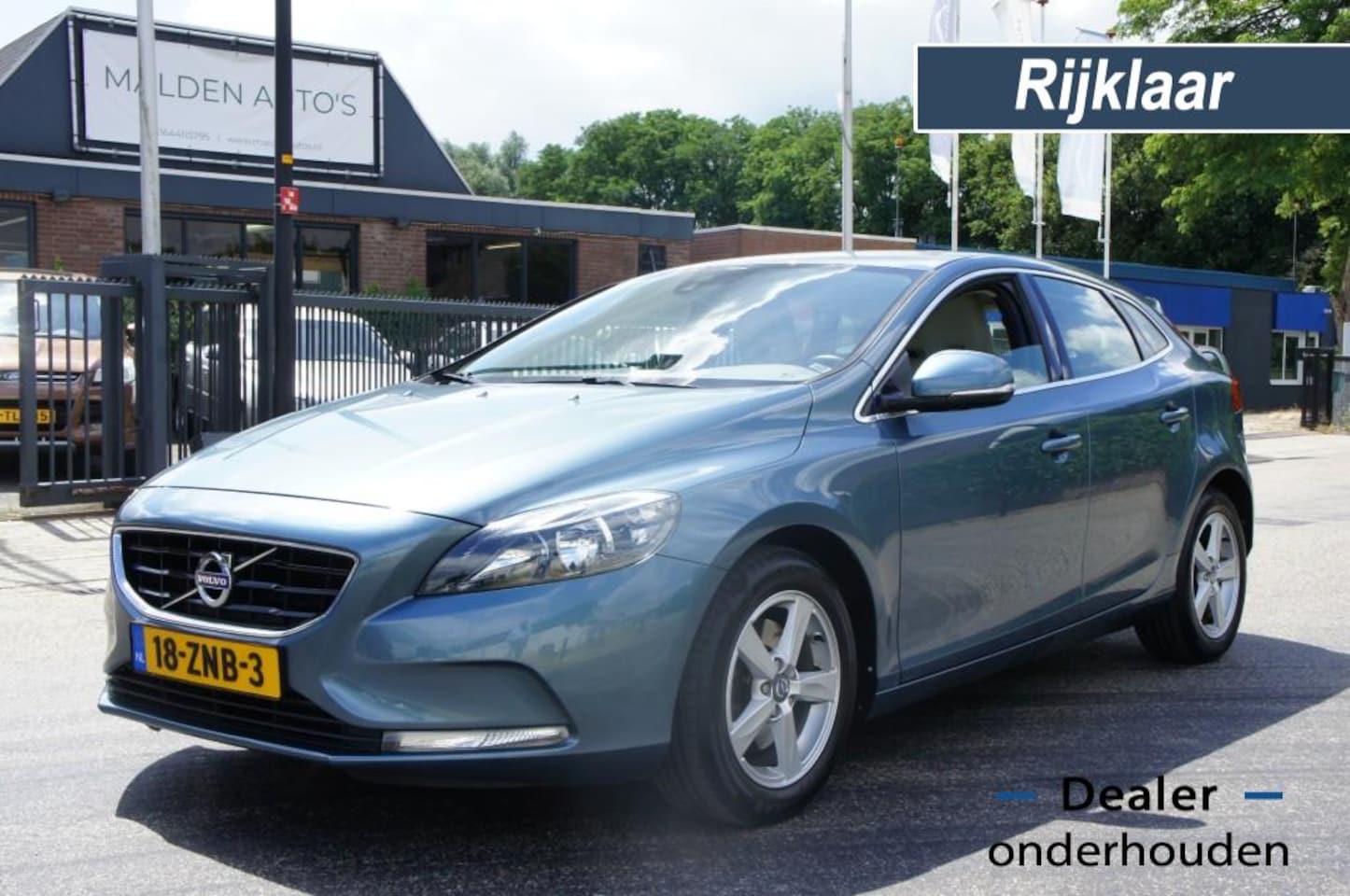 Volvo V40 - 1.6 T4 MOMENTUM TREKH/LEDER/NAVI/CAMERA/PDC NIEUWE DISTRIBUTIE - AutoWereld.nl