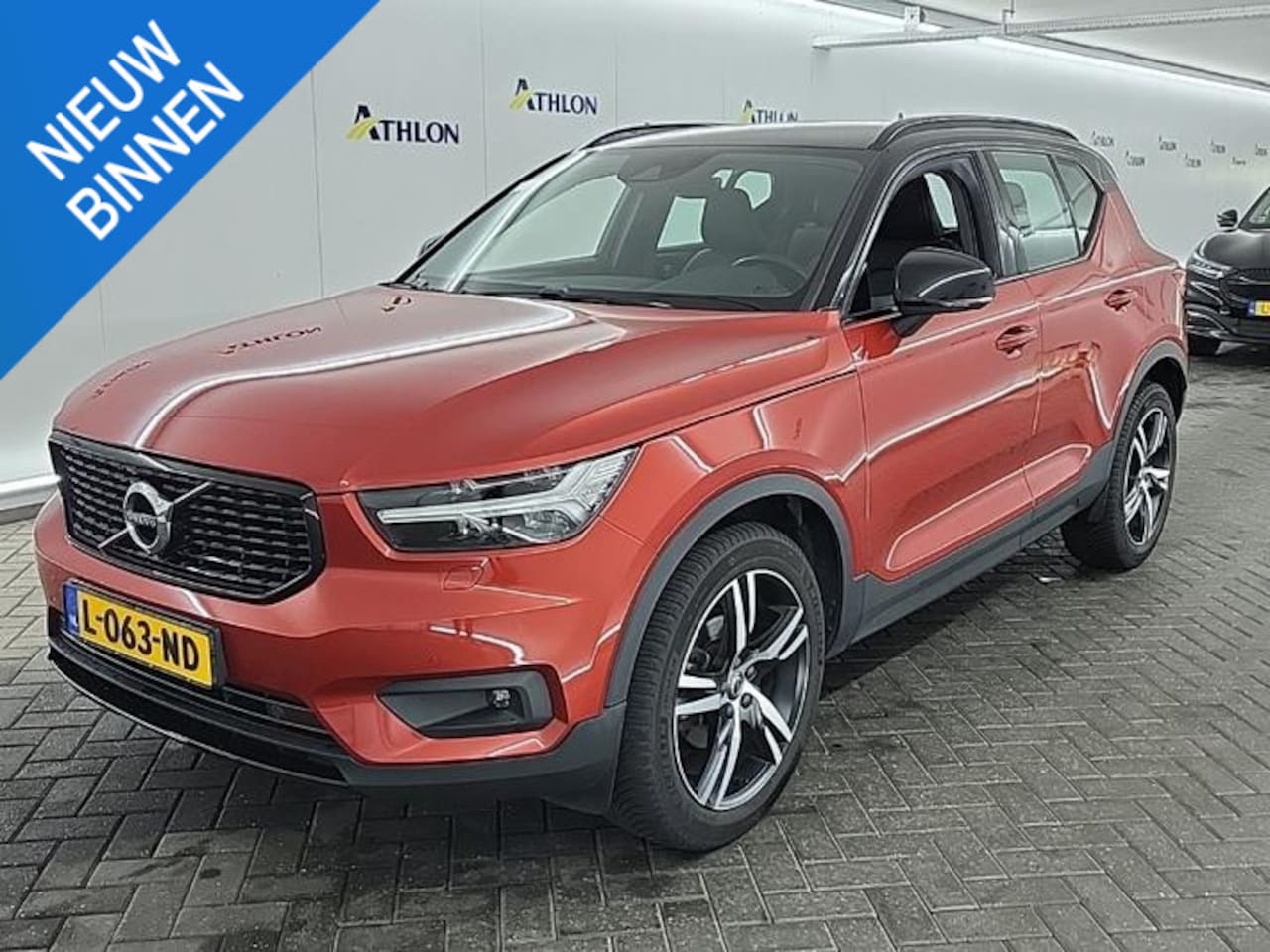 Volvo XC40 - 1.5 T3 R-DESIGN I WINTERPAKKET I HARMAN KARDON I P-CAMERA I LEDEREN BEKLEDING - AutoWereld.nl