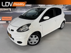 Toyota Aygo - 1.0-12V Dynamic Navigator / Airco / Elek ramen / Navigatie / Documentatie en boekjes aanwe
