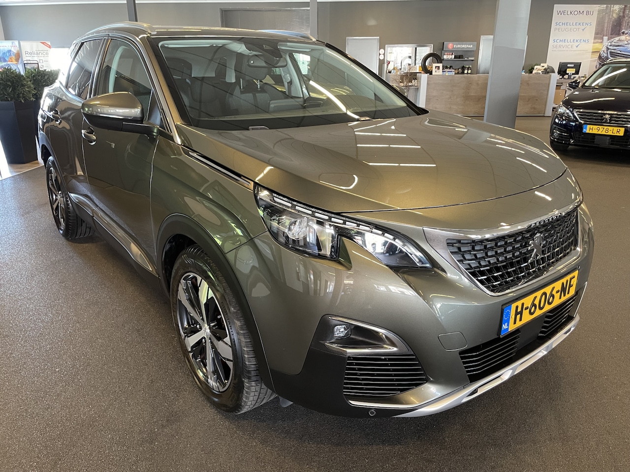 Peugeot 3008 - 1.2 PureTech ALLURE EAT8 AUTOMAAT Navigatie-Achteruitrijcamera-Climate control - AutoWereld.nl