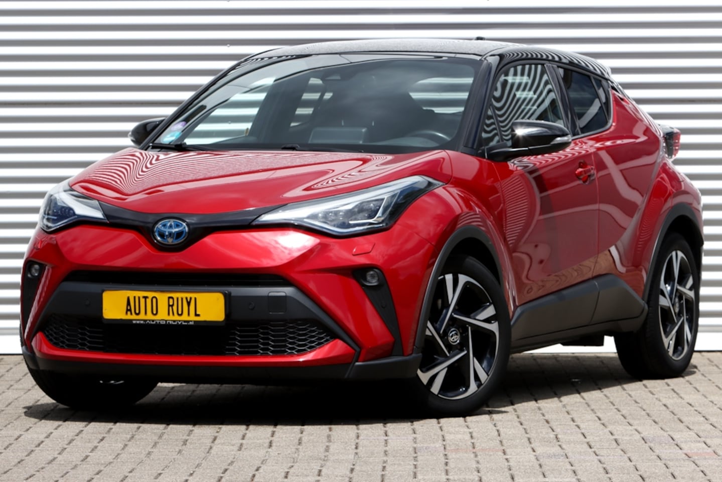 Toyota C-HR - 2.0 Hybrid Style Bi-Tone Safety + Winter-pakket - AutoWereld.nl