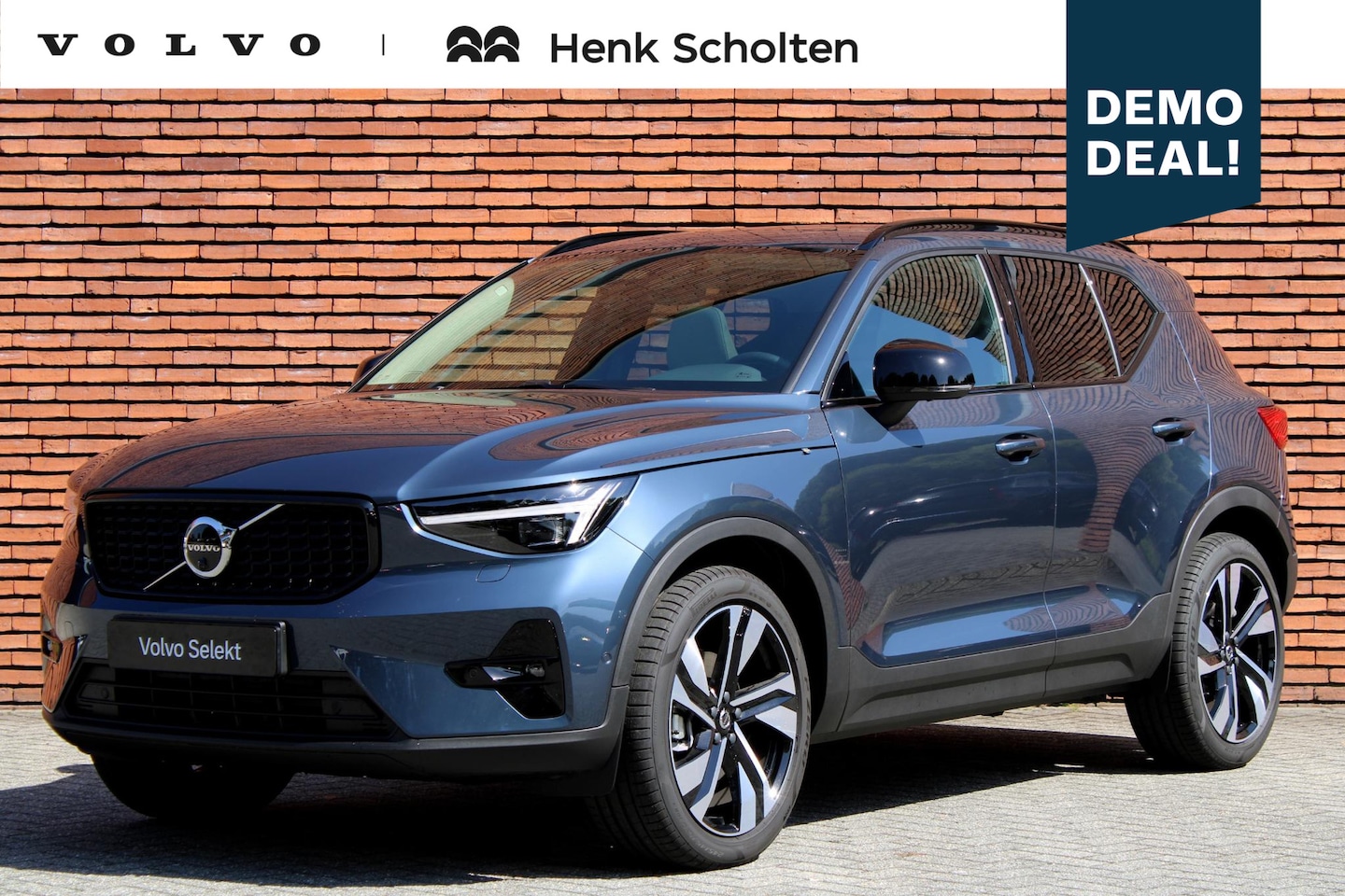 Volvo XC40 - B4 Plus Dark | Panoramisch schuif-/ kanteldak | Harman Kardon | 360 graden camera | Elektr - AutoWereld.nl