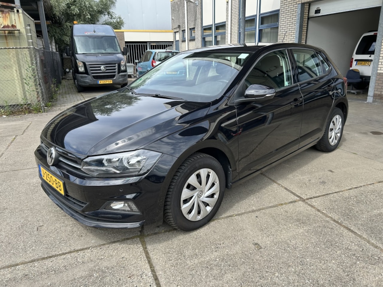Volkswagen Polo - 1.0 TSI AUTOMAAT NAVI ZWART - AutoWereld.nl