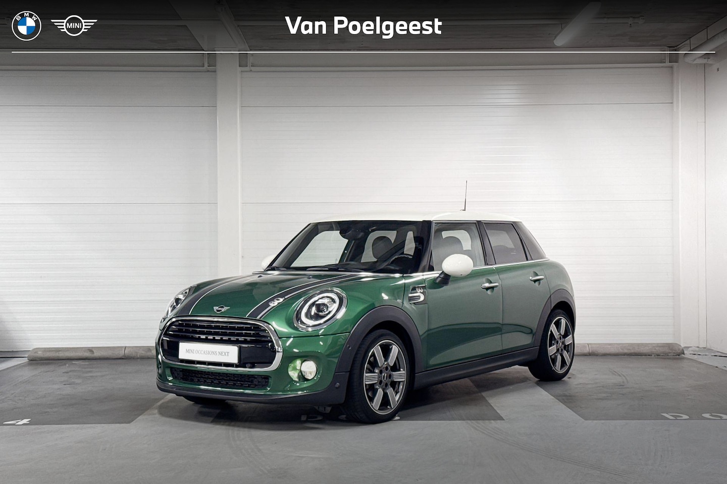 MINI 5-Deurs - Cooper | Parkeerassistent | MINI Driving Modes | Stoelverwarming | - AutoWereld.nl
