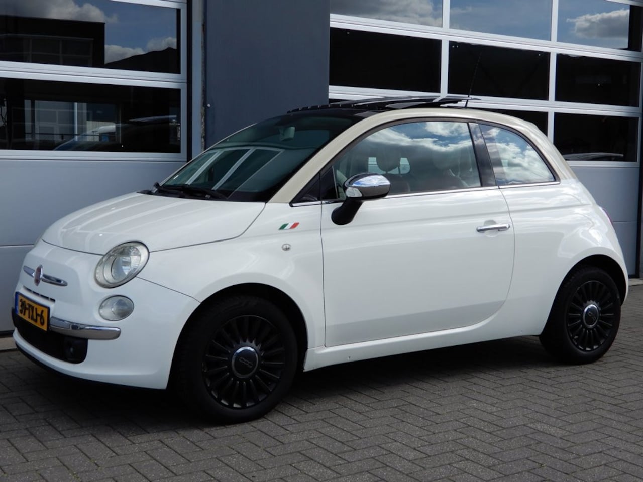 Fiat 500 - 1.4-16V 100PK Lounge Panoramadak/Airco/Leer/AppleCarplay - AutoWereld.nl