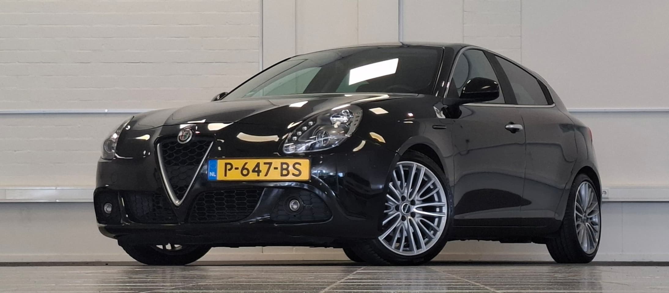 Alfa Romeo Giulietta - 1.4 T Distinctive Sportuitlaat Nieuwe APK Garantie - AutoWereld.nl