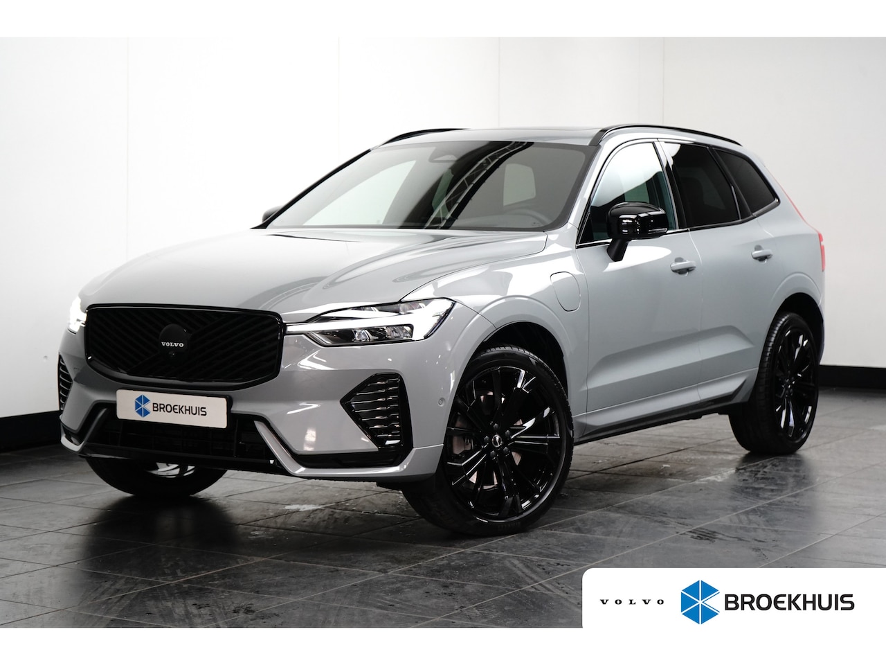 Volvo XC60 - Black Edition Recharge Plug-In Hybrid AWD | Trekhaak | 360 Cam | Pano | HUD | Harman/Kardo - AutoWereld.nl