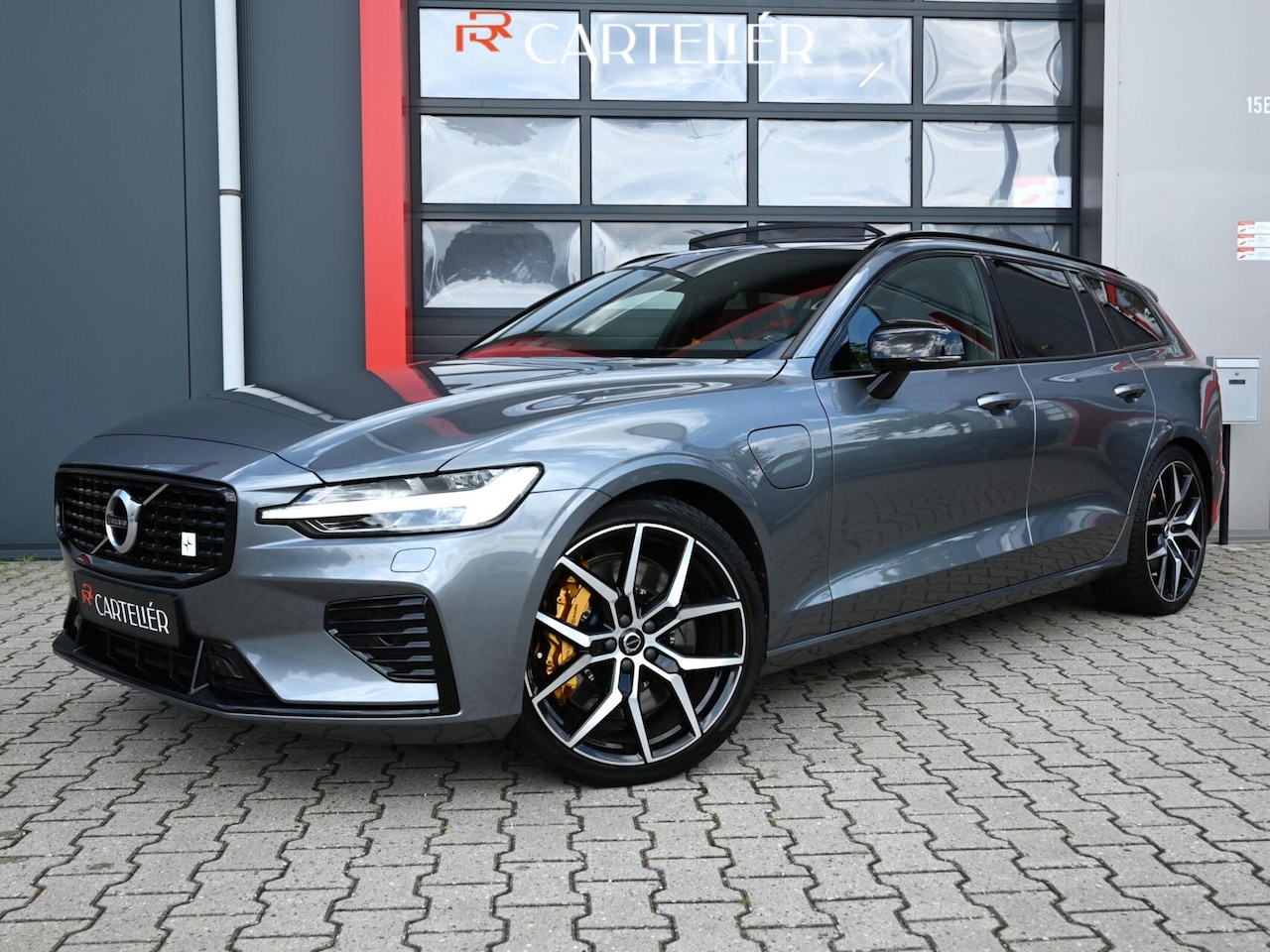 Volvo V60 - 2.0 T8 Twin Engine AWD Polestar Engineered | Pano | H&K | Memory | Camera | Leder | Trekha - AutoWereld.nl
