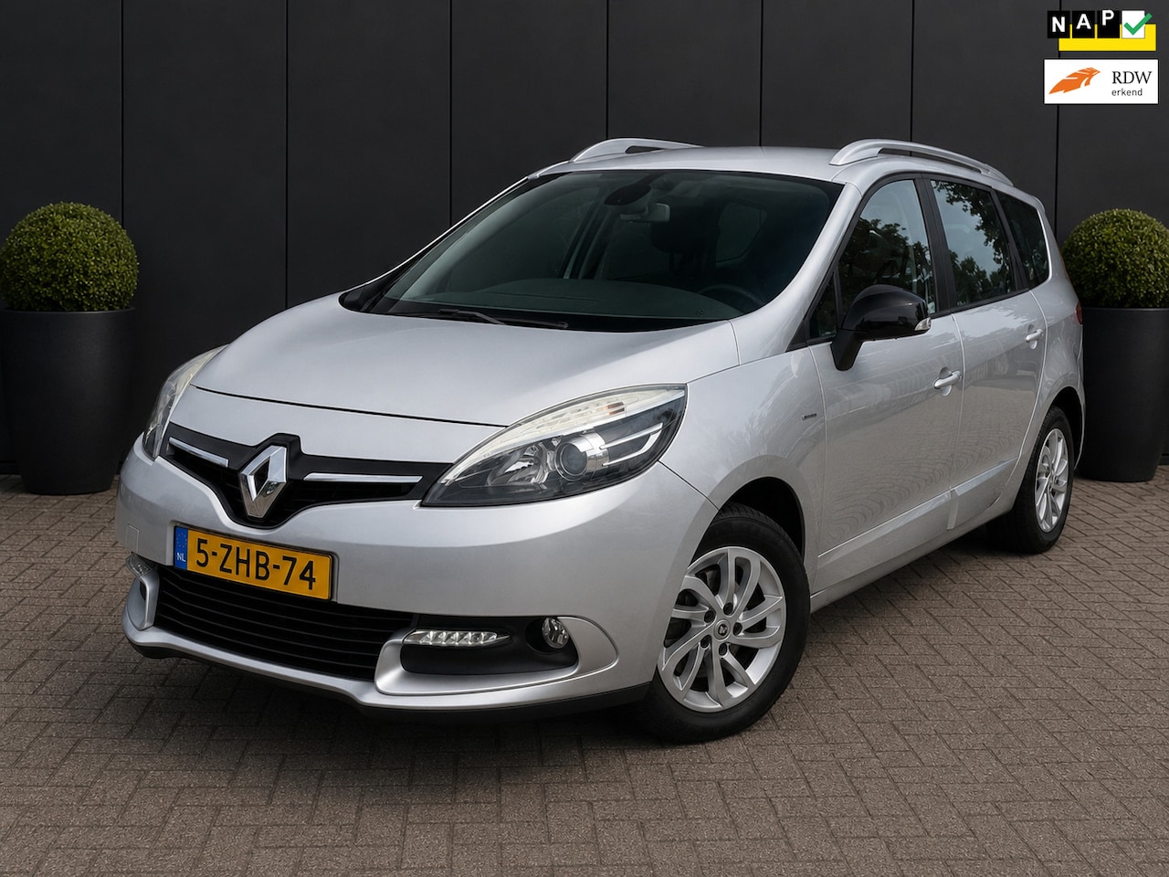Renault Scénic - 1.2 TCe Limited NAVI CRUISE PDC NAP APK 02-2027 - AutoWereld.nl