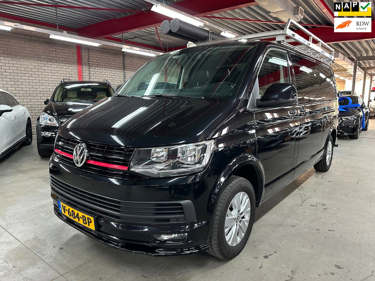 Volkswagen Transporter - 2.0 TDI L2H1 2.0 TDI L2H1, DSG, 2x Schuifdeur, Trekhaak - AutoWereld.nl