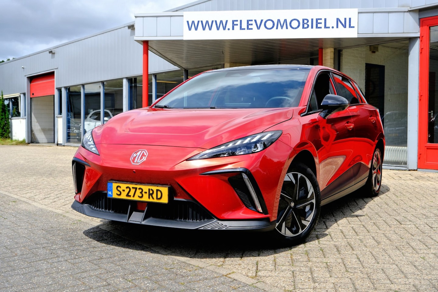 MG MG4 Electric - Luxury 64 kWh Aut. Navi|Adapt.Cruise|1e Eig|Cam|CarPlay|Half Leder - AutoWereld.nl