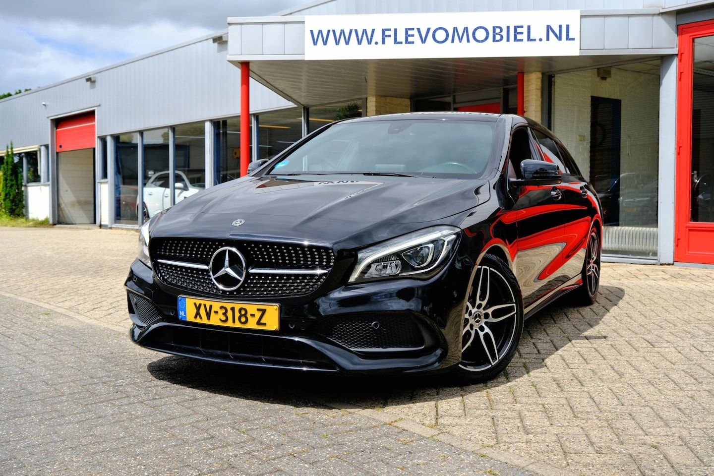 Mercedes-Benz CLA-klasse Shooting Brake - 180 Aut. AMG Pano|Navi|Cam|LMV|PDC - AutoWereld.nl