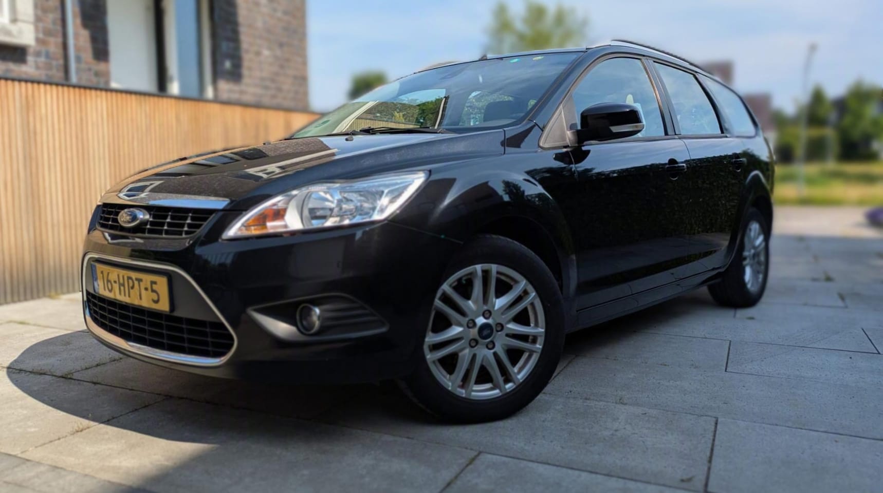 Ford Focus Wagon - 1.6 Ghia - AutoWereld.nl