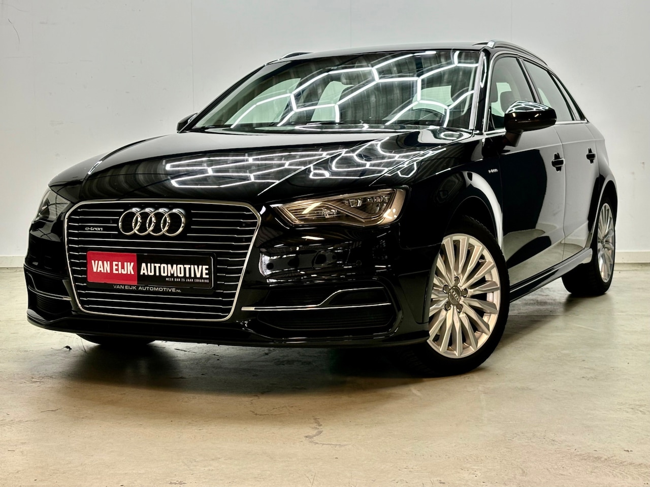 Audi A3 Sportback - 1.4 e-tron PHEV Sport bijzonder mooi veel aan vernieuwd - AutoWereld.nl