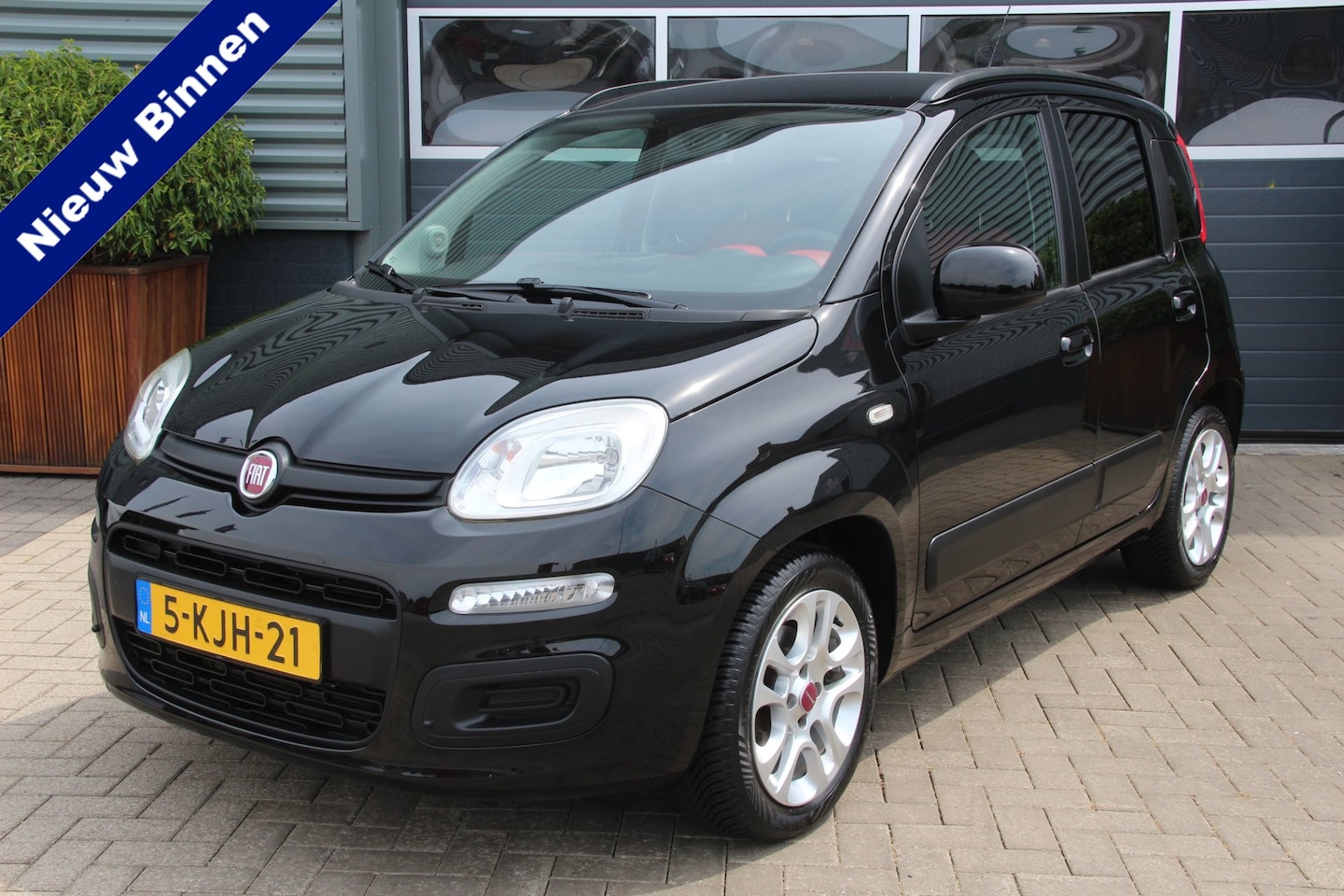 Fiat Panda - 0.9 TwinAir Lounge | Airco | El. pakket | Bluetooth | LMV15'' | Niuwe banden | Zeer nette - AutoWereld.nl