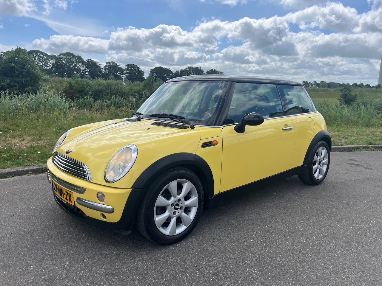 MINI 3-Deurs - 1.6 Cooper Pepper BJ 2003 Goed onderhouden NIeuwe Apk BIj BIj aflevering AIRCO - AutoWereld.nl