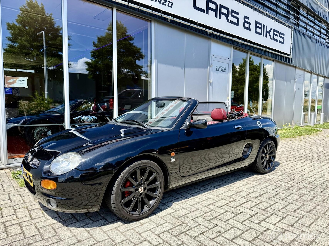 MG F - 1.8i "75" ANNIVERSARY LIMITED nr 139/2000 oxblood leder - AutoWereld.nl