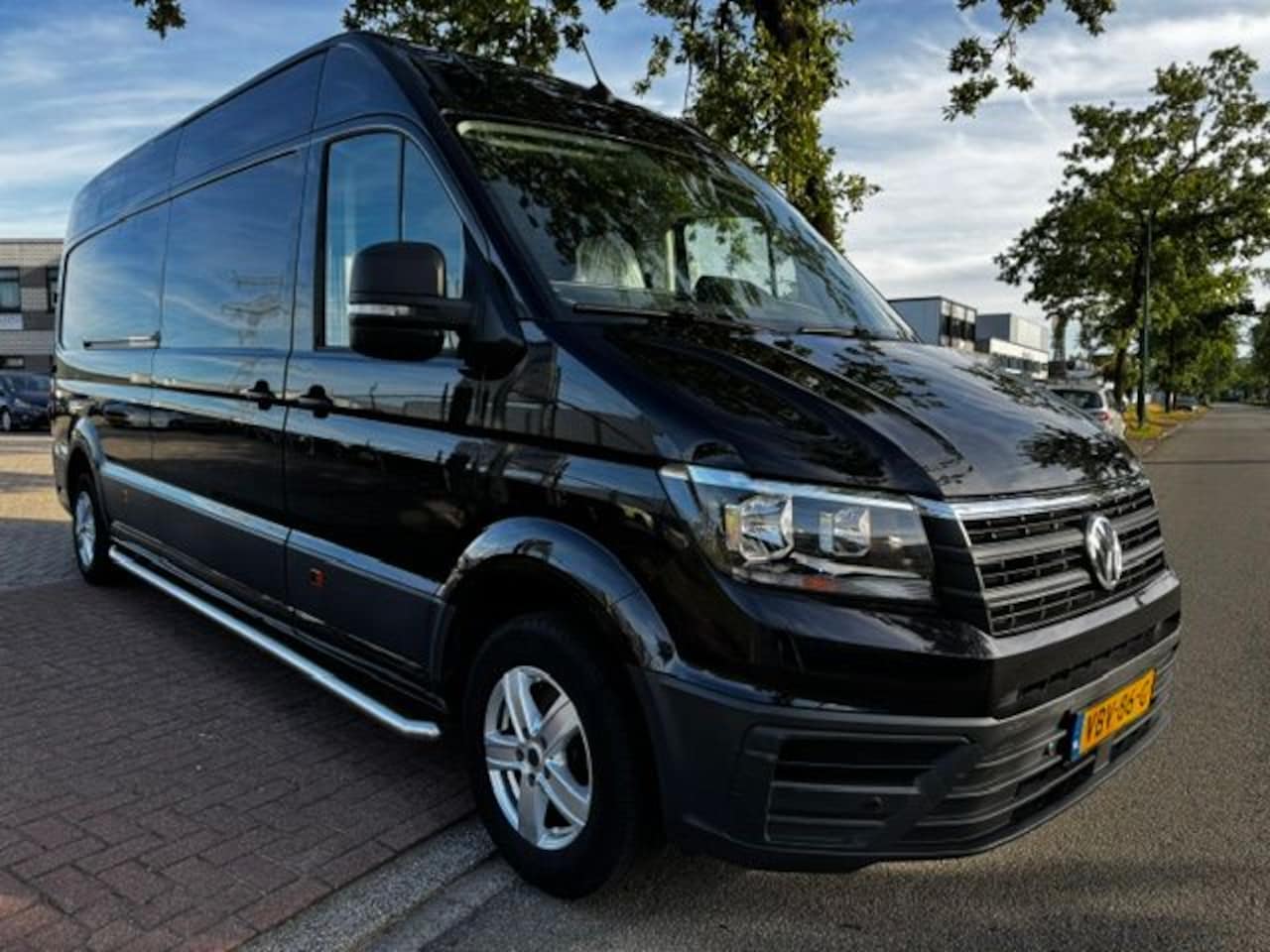 Volkswagen Crafter - 35 2.0 TDI 140pk L4 H3 Trendline Automaat Euro 6 157.000km Airco,Navigatie,3 zits - AutoWereld.nl