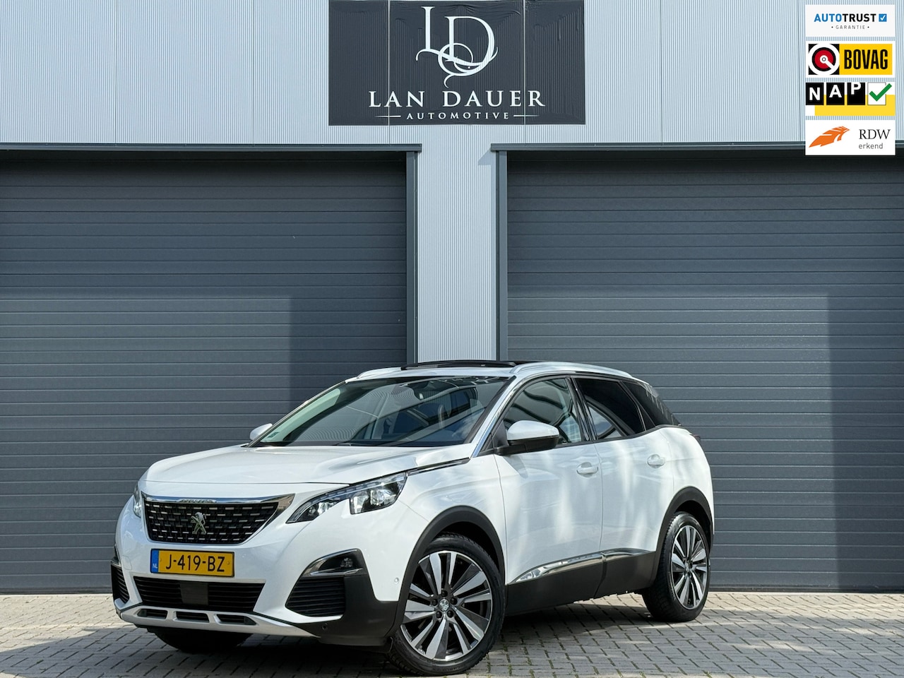 Peugeot 3008 - 1.2 PureTech Avantage / Schuifdak / OPTIES ! - AutoWereld.nl