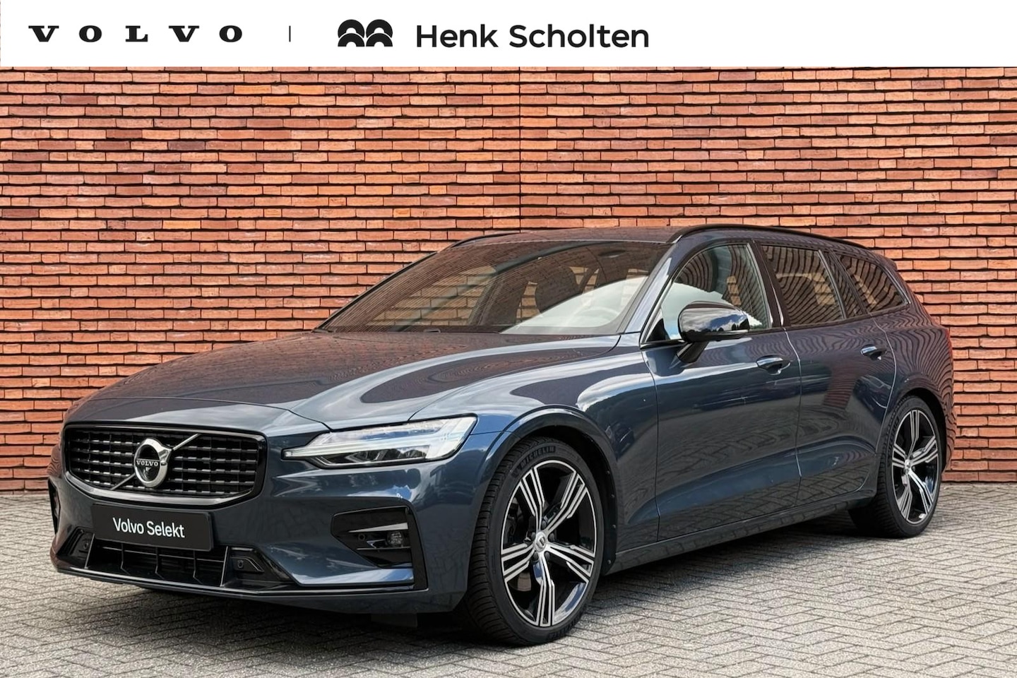 Volvo V60 - B4 R-Design | Panoramadak | Premium audio by Harman Kardon | Head-up display | Verwarmbare - AutoWereld.nl