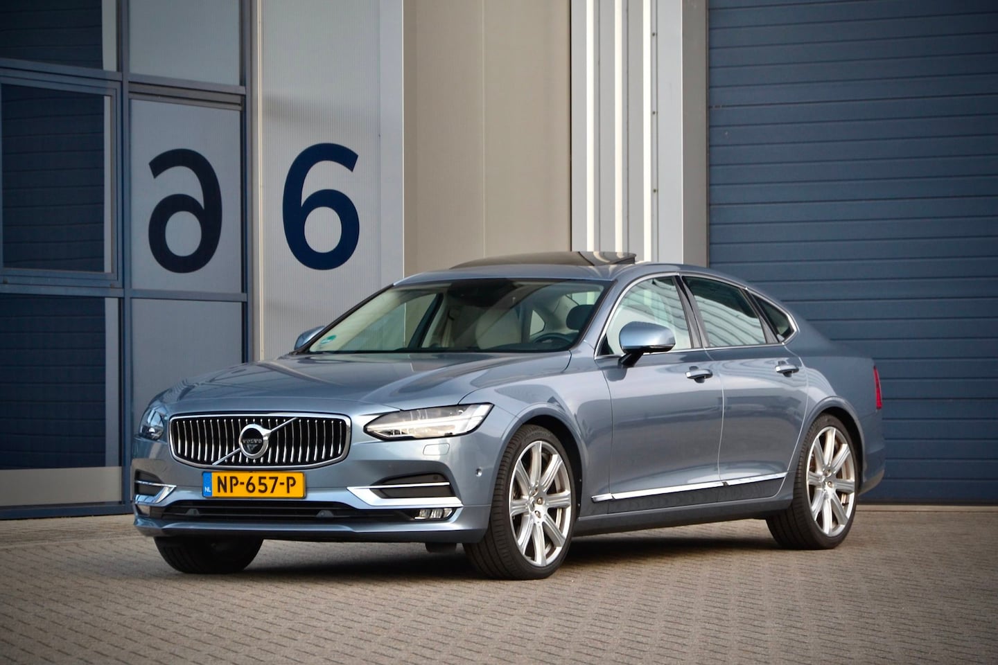 Volvo S90 - 2.0 T5 Inscription / NL Auto / Schuifdak / B&W / Nappa / HUD / 20 Inch - AutoWereld.nl