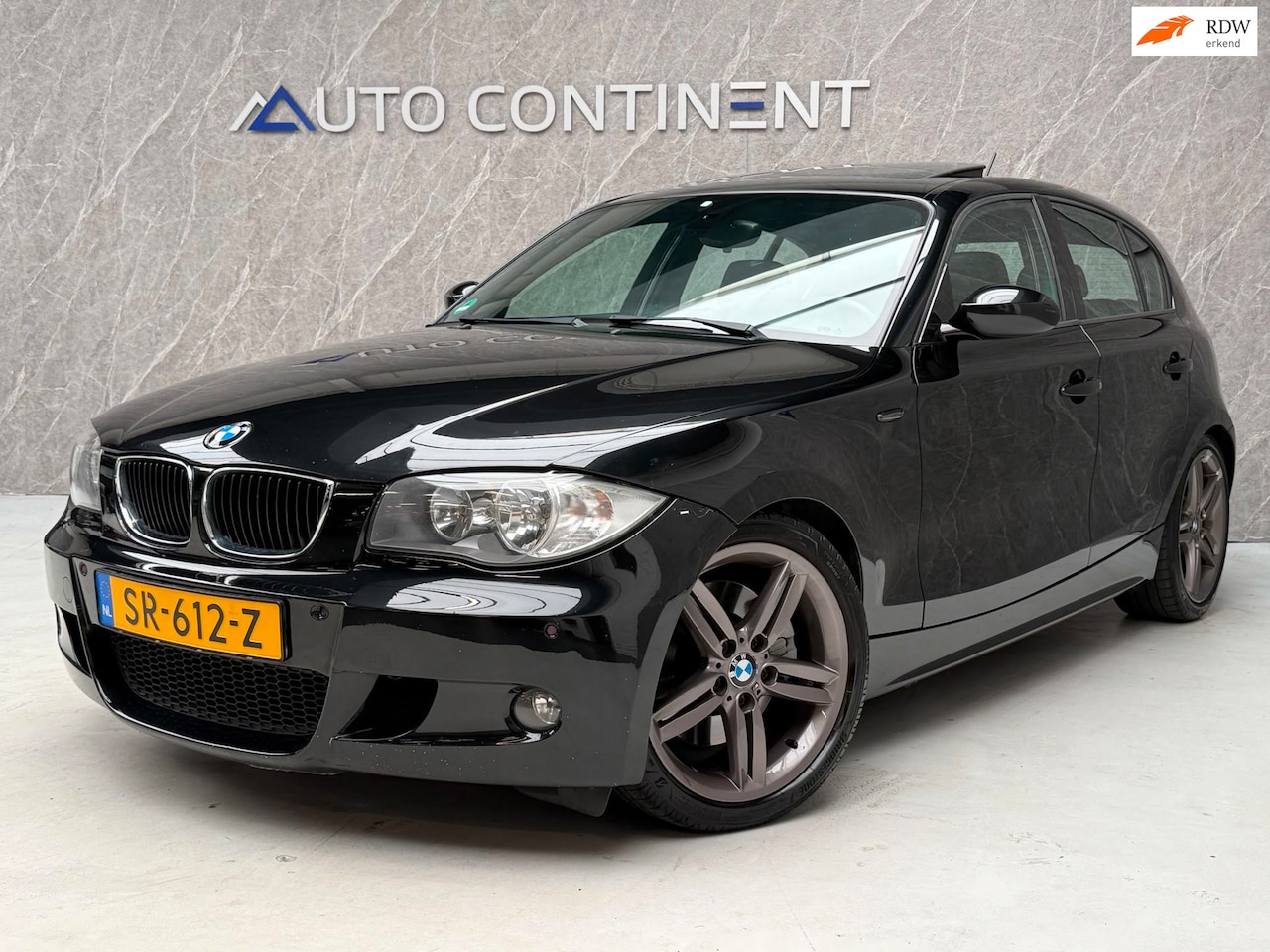 BMW 1-serie - 130i M-Pakket 265 PK / Goed Onderhouden / Open Dak / APK - AutoWereld.nl