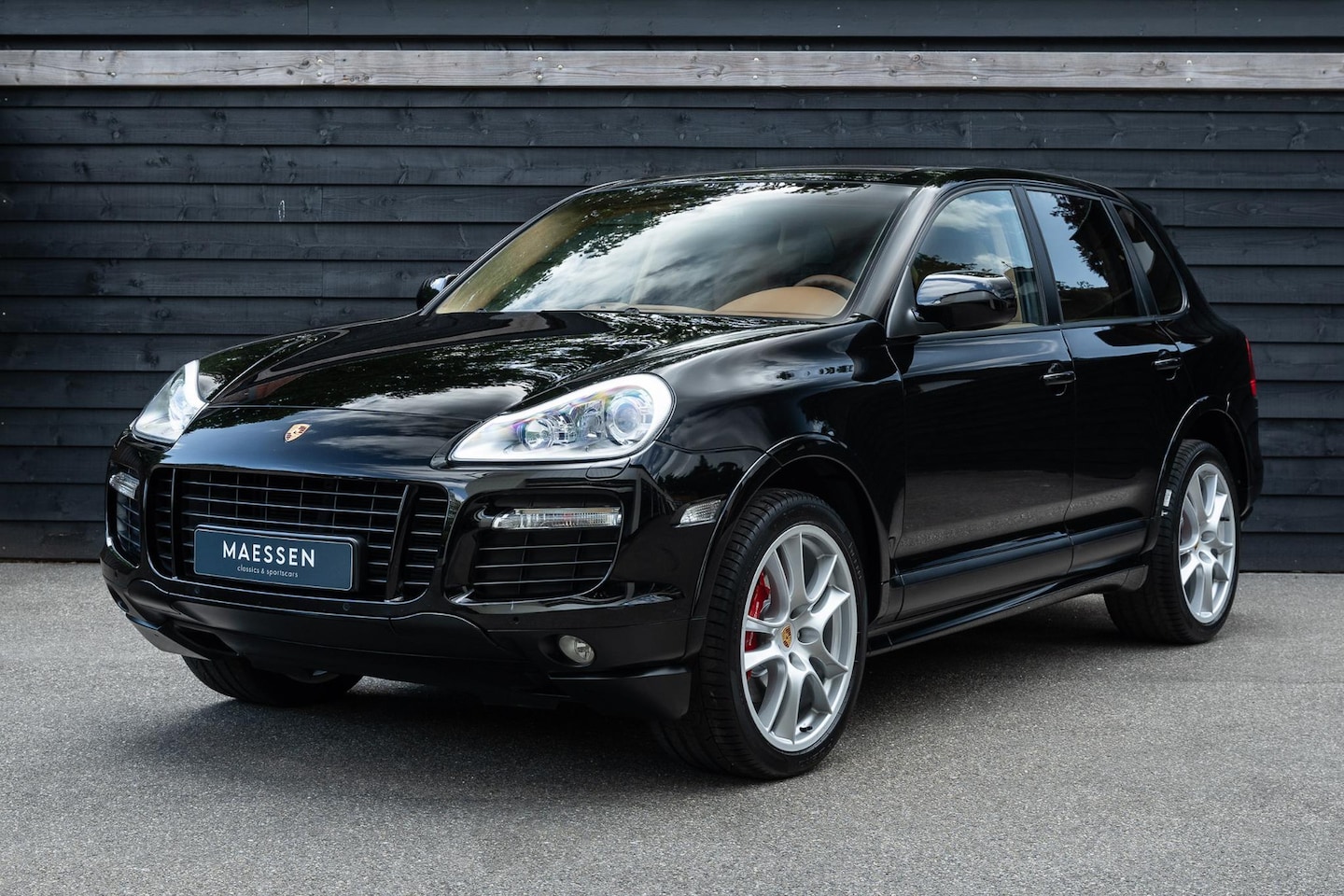 Porsche Cayenne - 4.8 GTS Porsche onderhouden - 1e Lak - AutoWereld.nl