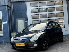 Hyundai i30 - 1.6i Dynamic Luxe | Elek-Pakket | Airco | LMV | N.A.P