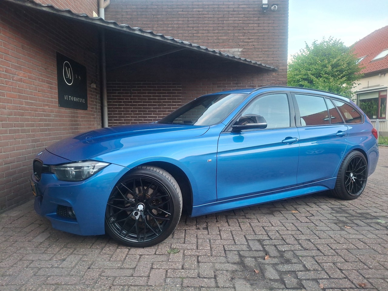 BMW 3-serie Touring - 318i M Sport Shadow Line Trekhaak / Apple Carplay / 19Inch / Navigate / Led Verlichting / - AutoWereld.nl
