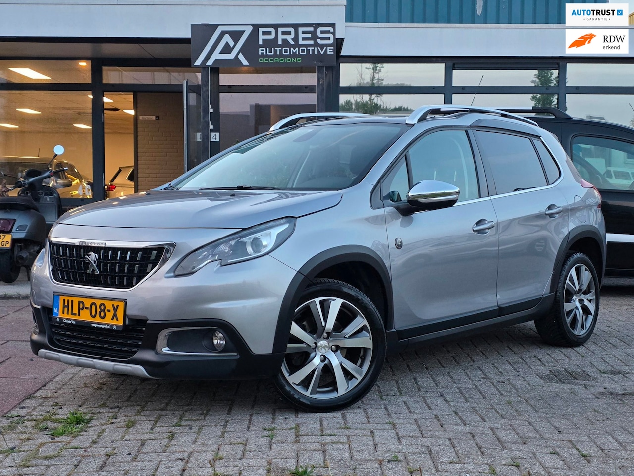 Peugeot 2008 - 1.2 PureTech Allure |AUTOMAAT|PANO|CLIMA|CRUISE - AutoWereld.nl