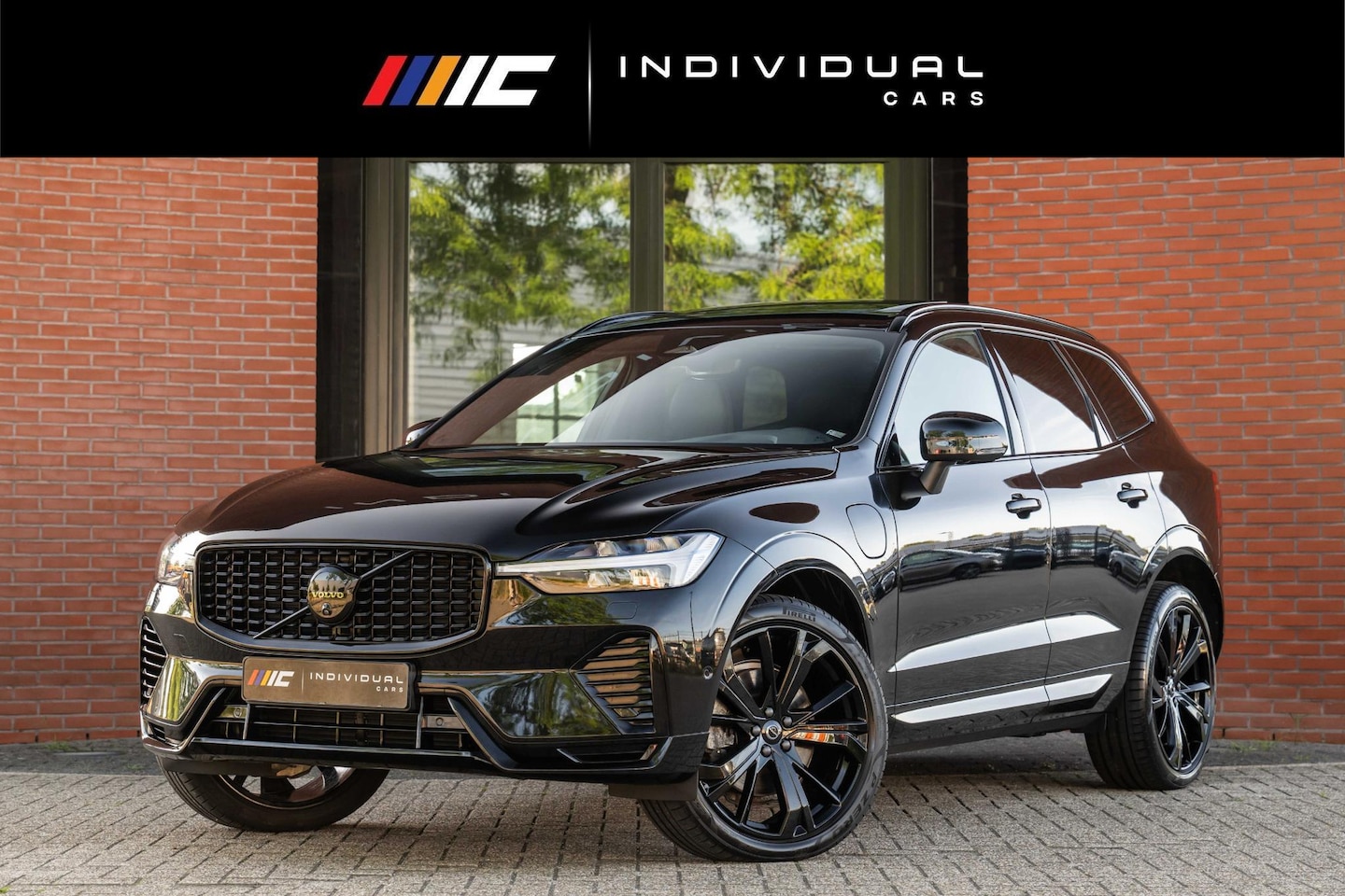 Volvo XC60 - 2.0 T6 AWD Black Edition Pano 360° Trekhaak H/K - AutoWereld.nl