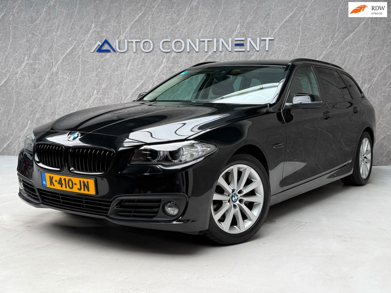 BMW 5-serie Touring - 528xi M Sport Edition 254 PK / HUD / Leder / Camera - AutoWereld.nl