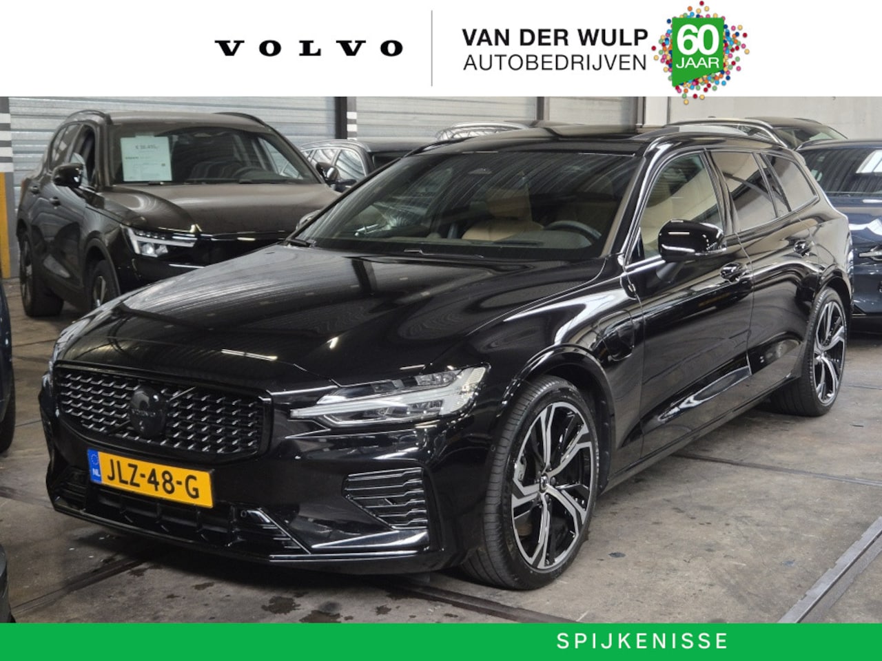 Volvo V60 - T8 455PK AWD Ultra Dark | B&W | Trekhaak | Massage | Ventilatie - AutoWereld.nl
