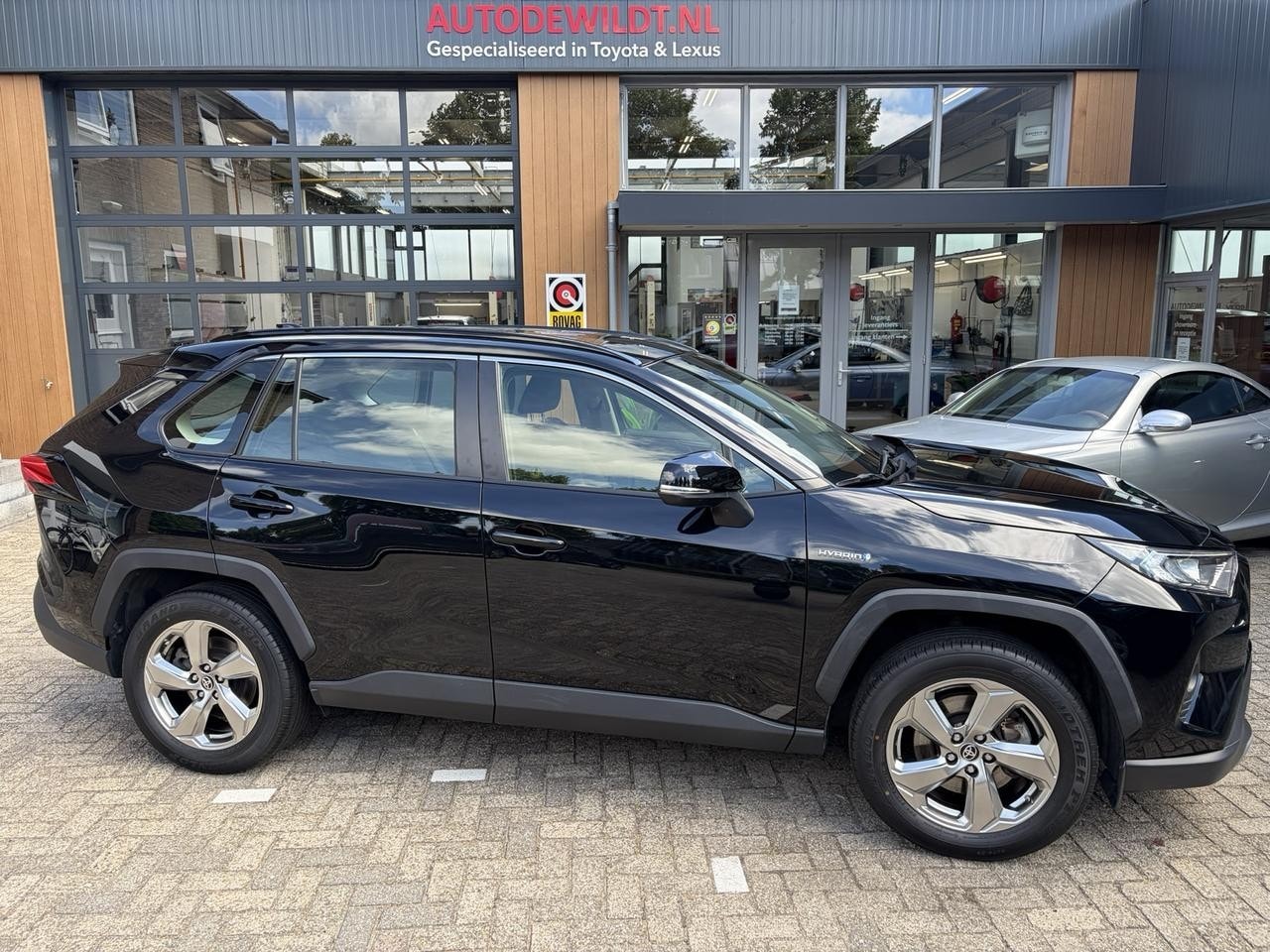 Toyota RAV4 - 2.5 Hybrid AWD Business A/T + 12 MND BOVAG - AutoWereld.nl