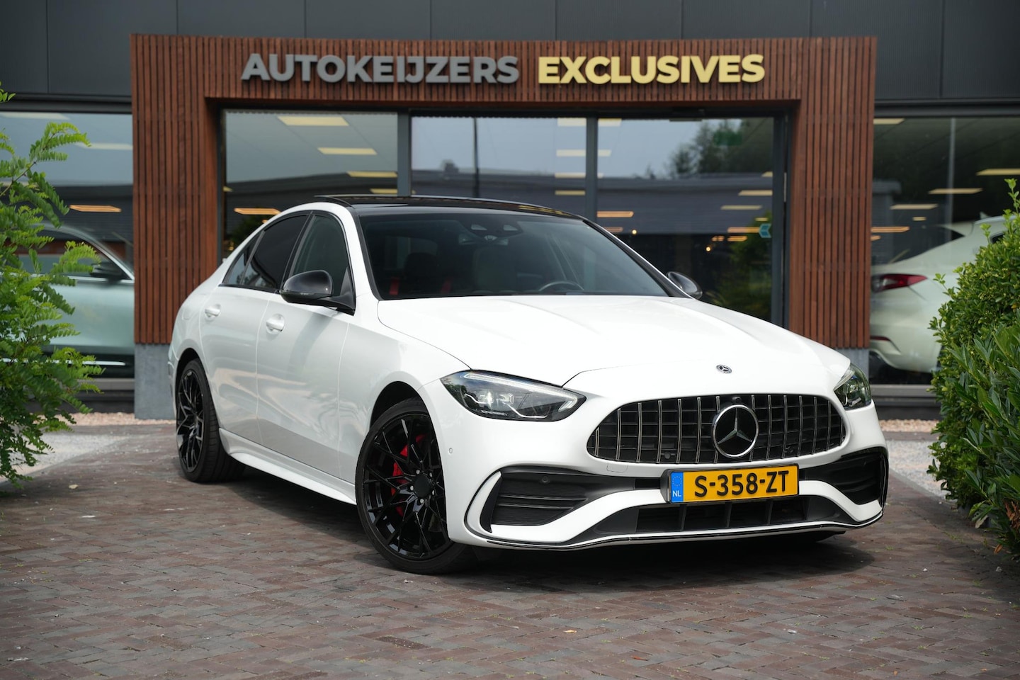 Mercedes-Benz C-klasse - 300 e AMG Line Limited Pano C63 Look - AutoWereld.nl