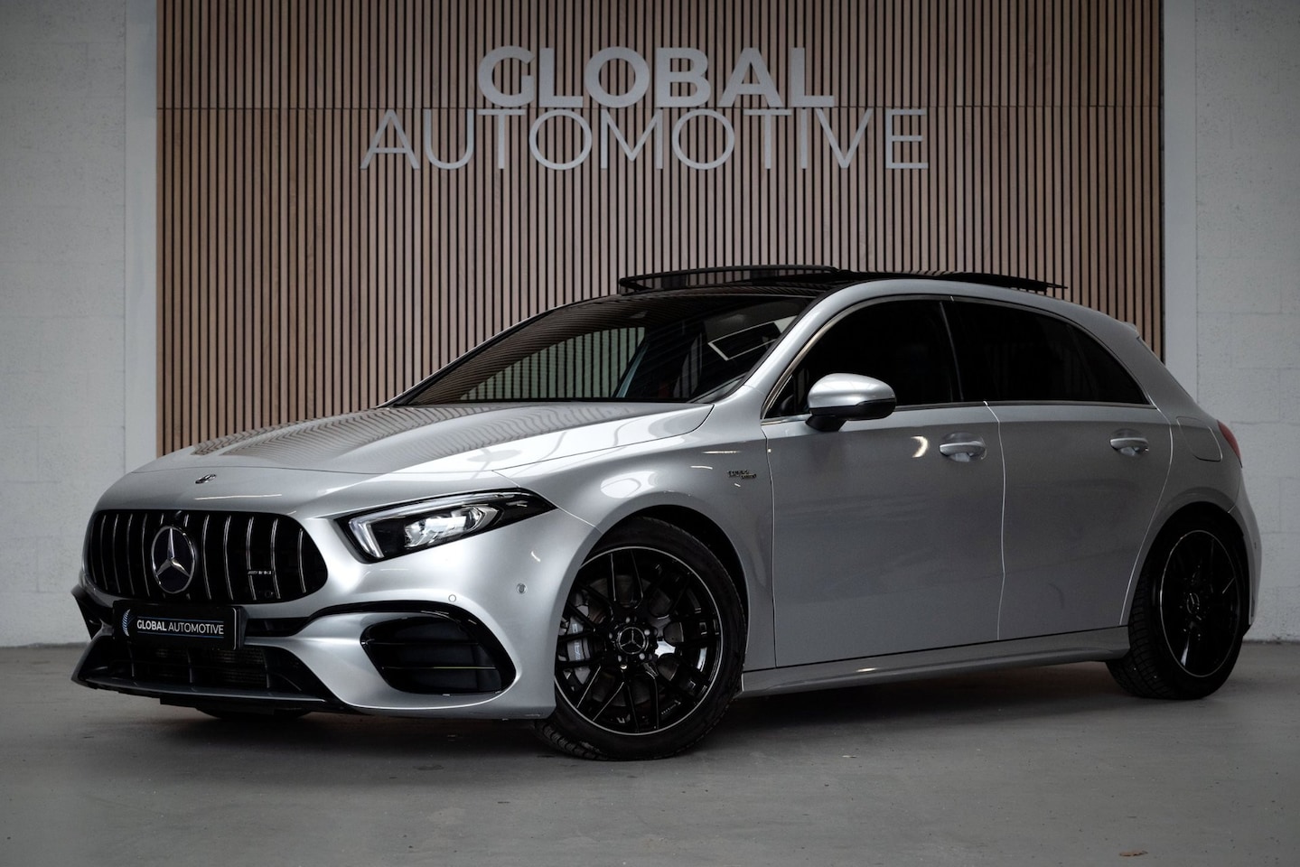 Mercedes-Benz A-klasse - AMG 45 4MATIC+ - PANORAMADAK - ALCANTARA - 1e LAK - AutoWereld.nl