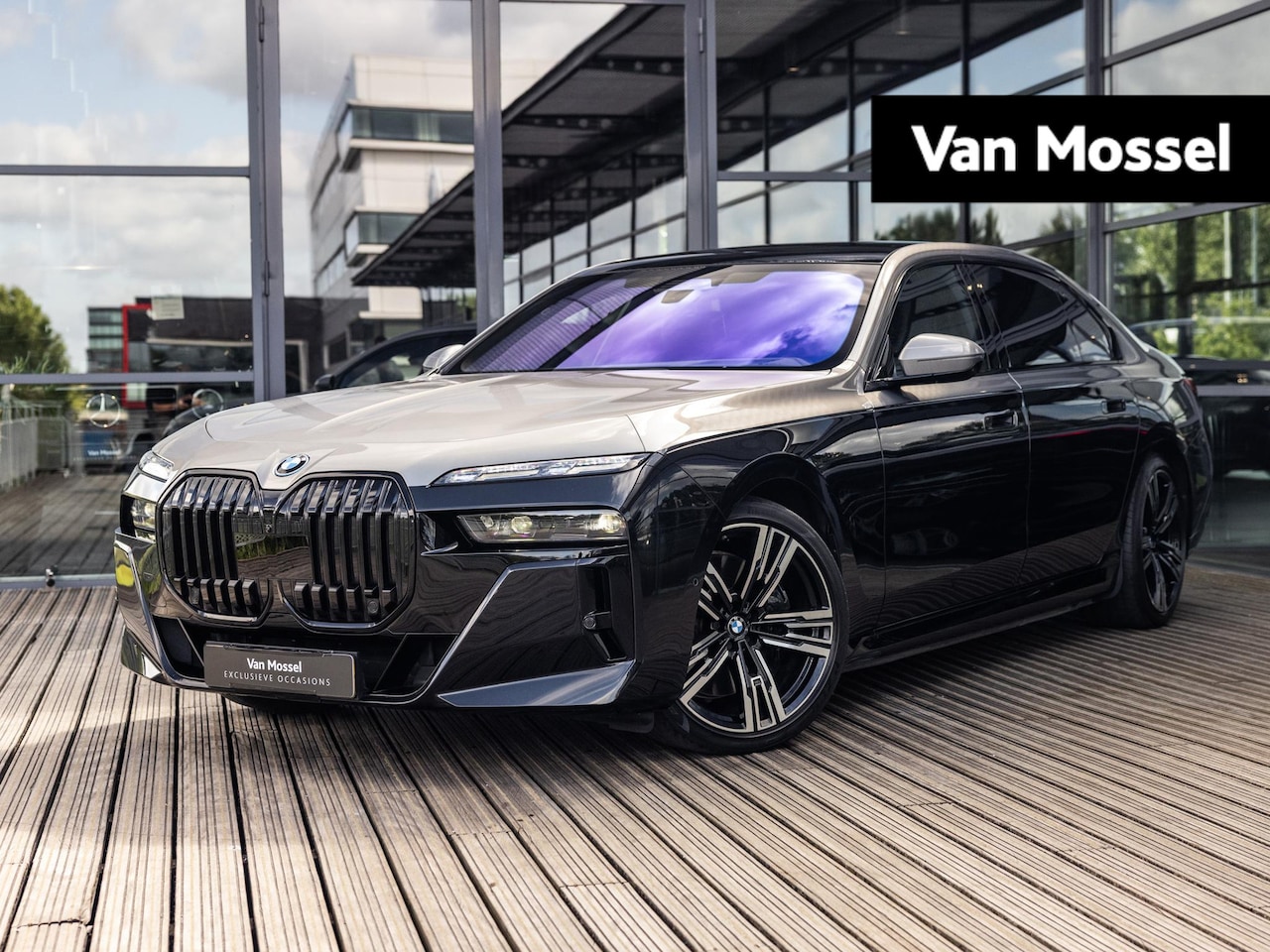 BMW i7 - xDrive60 106 kWh | BMW INDIVIDUAL TWO TONE OXIDGRAU/BLACK | REAR SEAT ENTERTAINMENT EXPERI - AutoWereld.nl