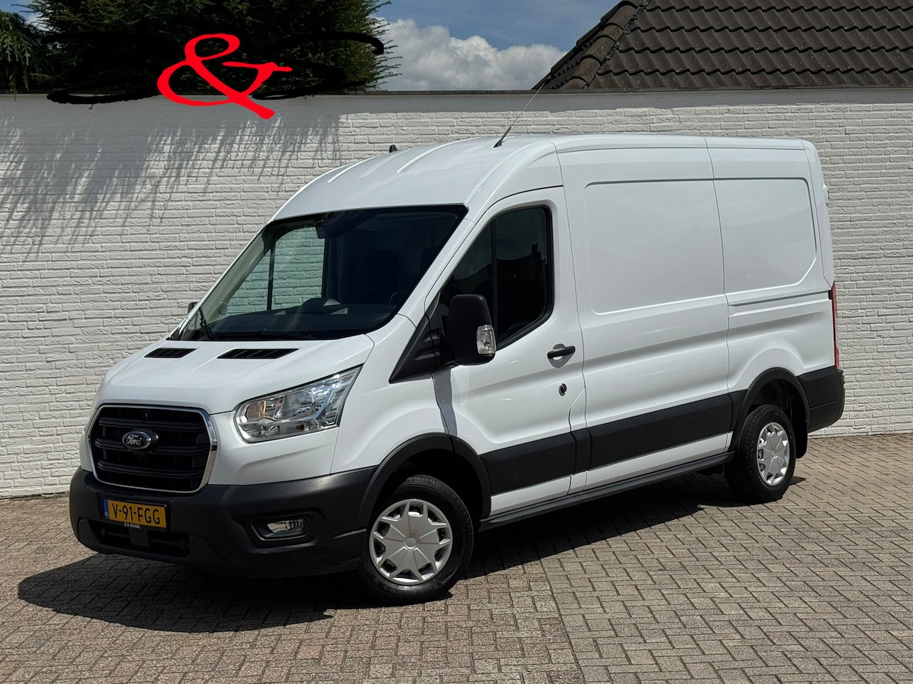 Ford Transit - 130pk L2H2 Trend Airco Cruise Pdc 3 Zitplaatsen Usb Laadruimte beveiliging - AutoWereld.nl