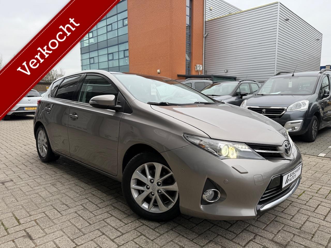 Toyota Auris - 1.6 Benzine | Trekhaak | Pano | Camera | Xenon - AutoWereld.nl