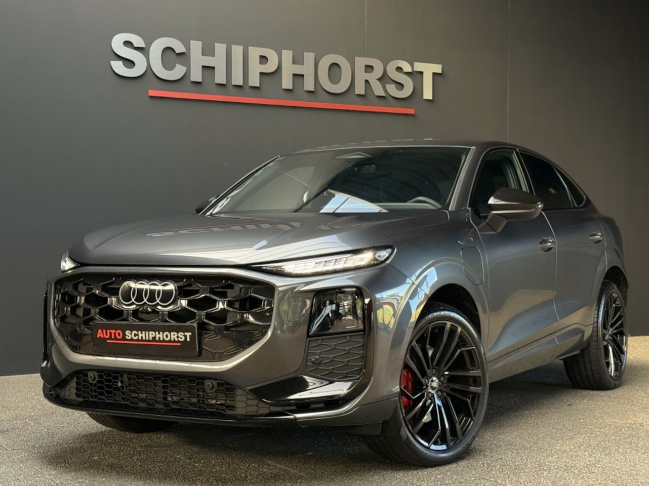 Audi Q3 Sportback - Sportback e-hybrid 272pk 2xS-line Tech plus Black Optic matrix full led 119 kmbereik - AutoWereld.nl