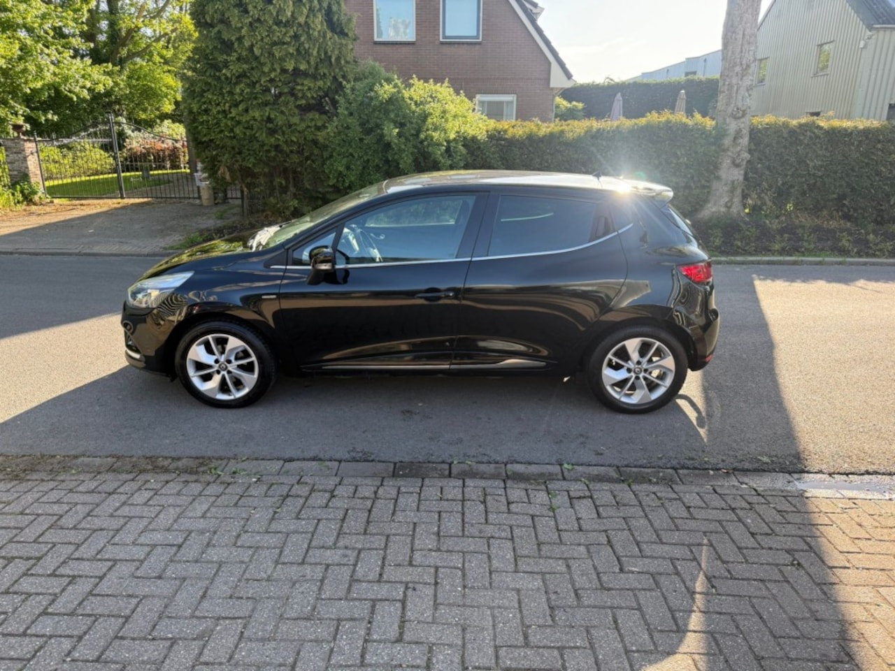 Renault Clio - 0.9 TCe Limited*Cruise*trekhaak*airco*navigatie*Lichtmetaal*NAP* - AutoWereld.nl