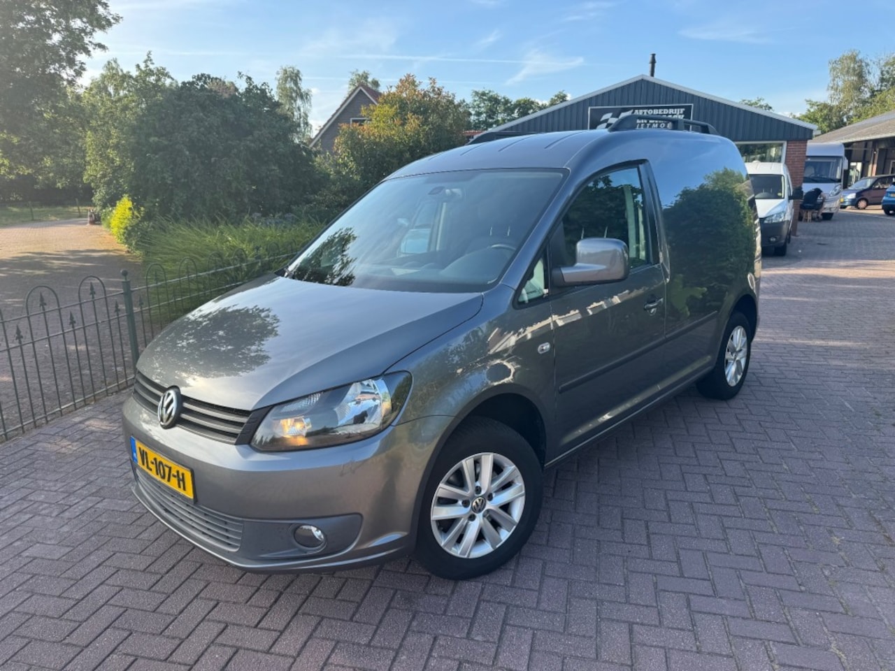 Volkswagen Caddy - 1.6 TDI DSG *Highline*Airco*Cruise*Nette Caddy - AutoWereld.nl