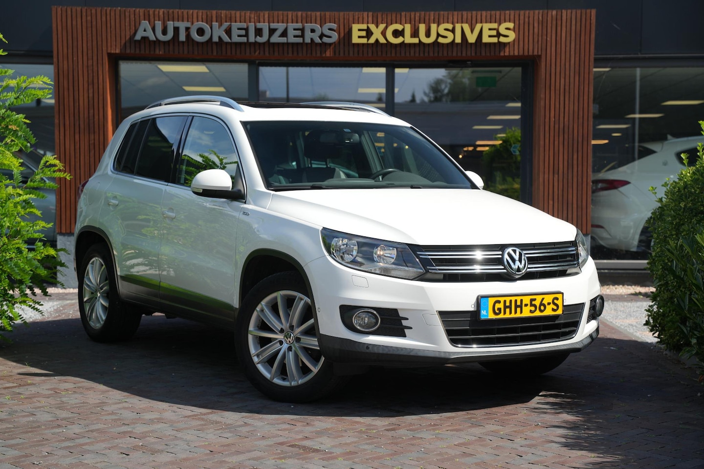 Volkswagen Tiguan - 1.4 TSI Sport&Style line Edition dakrails Pano Mistlampen Parkeersensoren Cruise control A - AutoWereld.nl
