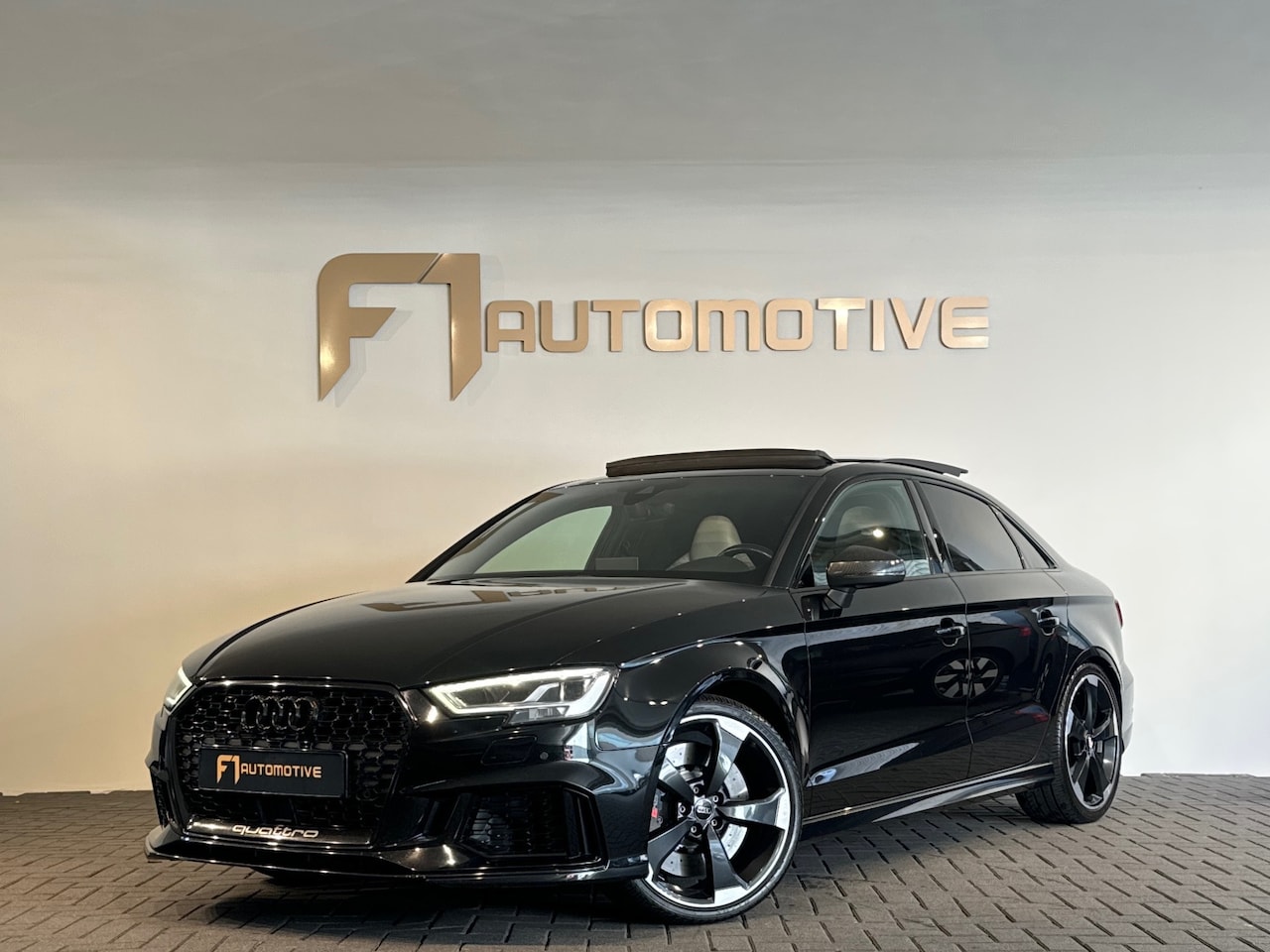 Audi RS3 - Limousine 2.5 TFSI quattro Pano|RS Seat|B&O|Carbon - AutoWereld.nl