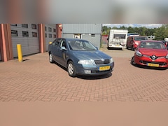 Skoda Octavia - 1.6 FSI Elegance