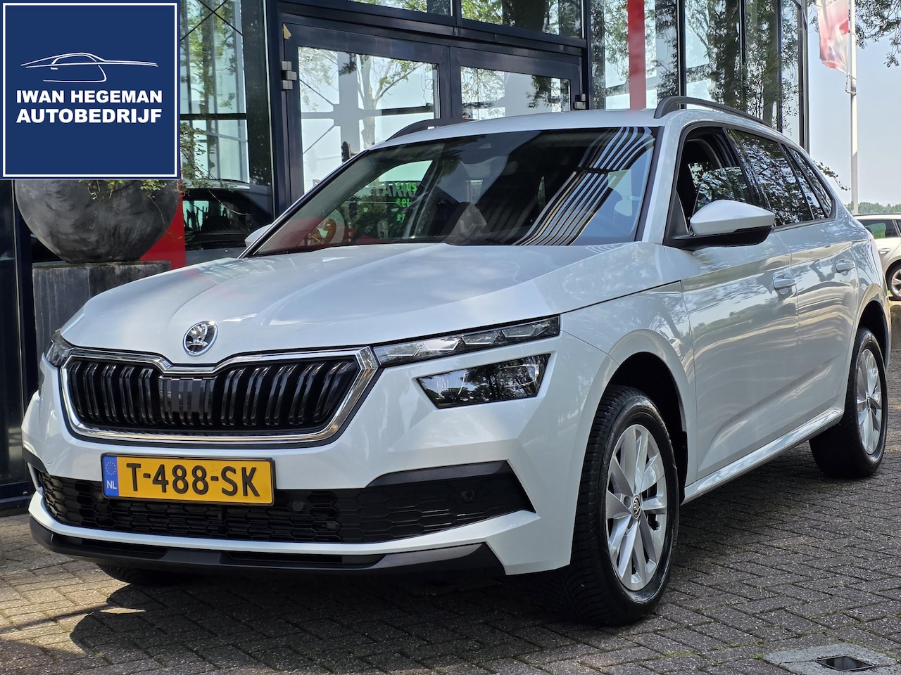 Skoda Kamiq - 1.0 TSI Business Edition AUTOMAAT | Navigatie | Climate Control | Cruise Control | Parkeer - AutoWereld.nl