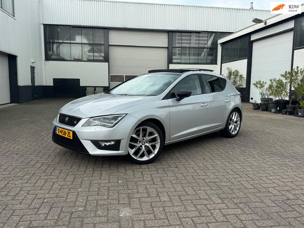 SEAT Leon - 1.4 EcoTSI FR DSG Pano - AutoWereld.nl