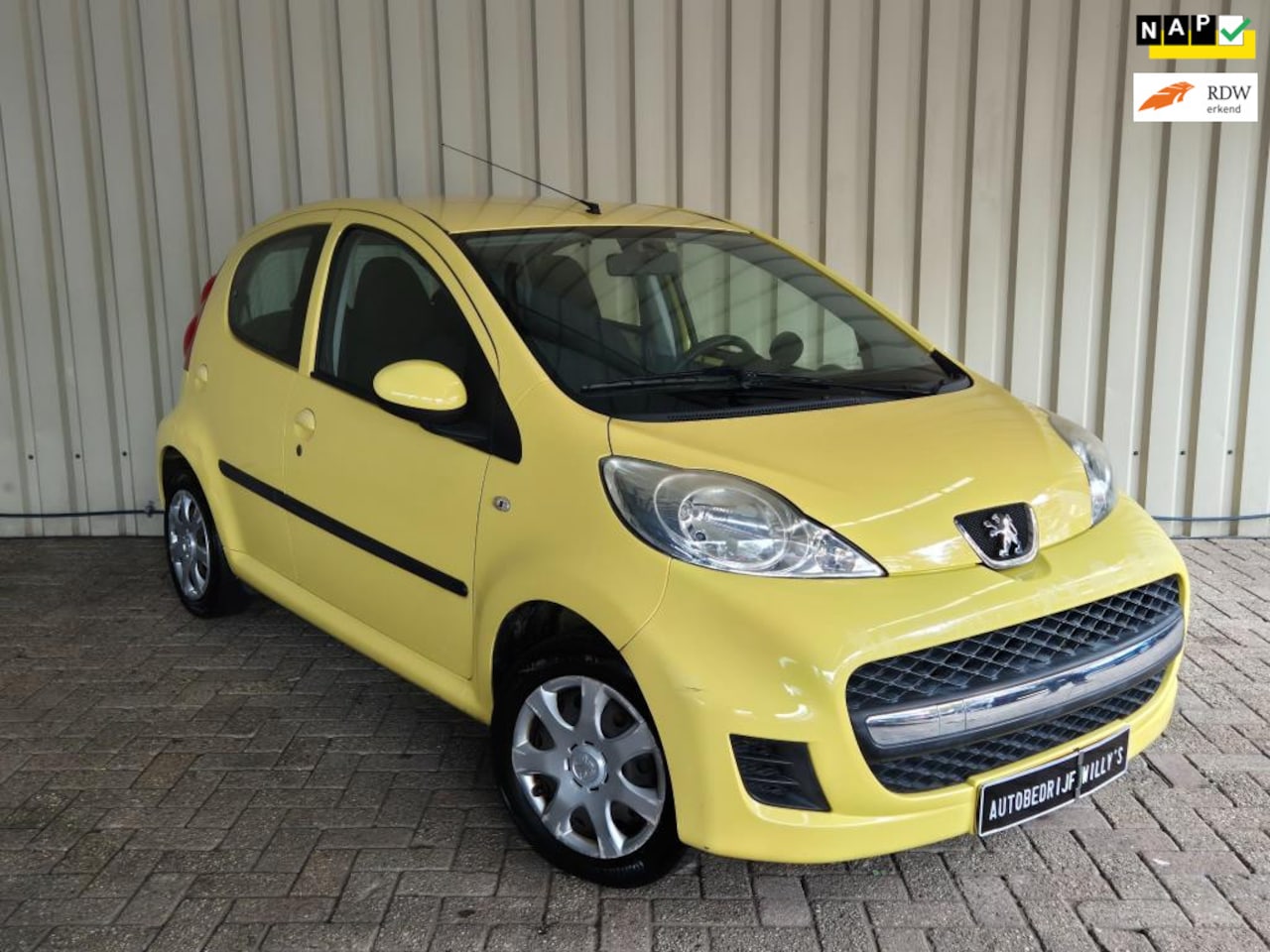 Peugeot 107 - 1.0-12V 5-Drs / 2e EIG / ELEKTRS. PAKKET / AIRCO / PARROT / Nw APK.!! - AutoWereld.nl